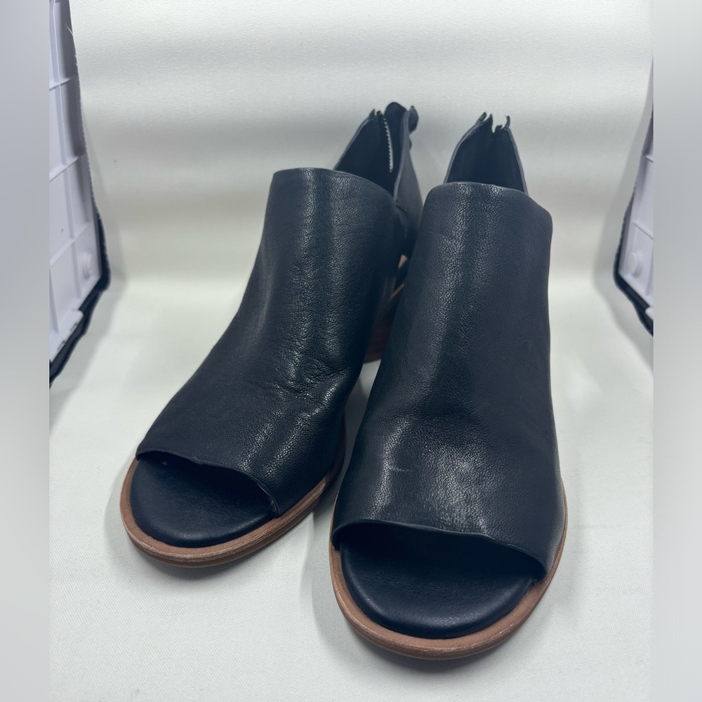 Sofft. Leather. Heel. Open toed. Size 8.5.